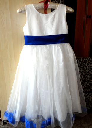 Нарядное белое платье 8-10 лет  (пог 34, дл.92)1 фото