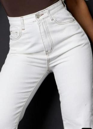 Белоснежные длинные джинсы прямого кроя с контрастной

строчкой 46-48 размер4 фото