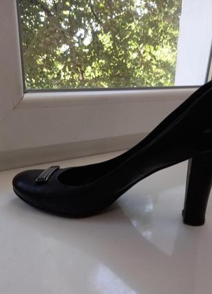 Туфли кожаные черные gino rossi