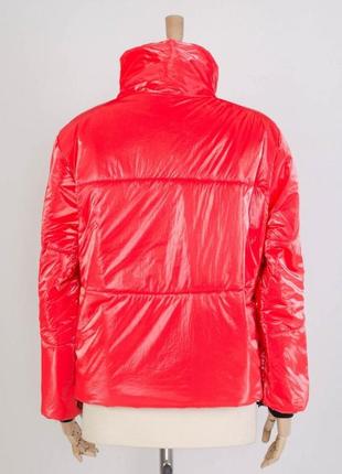 Стильная красная осенняя деми куртка модная дутая оверсайз4 фото