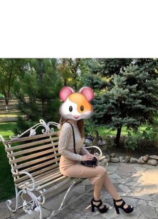 Красиве кремове плаття , що облягає верх ажурний напівпрозорий білий топ ( покладу в подарунок ) ззаду блискавка довжина 104см