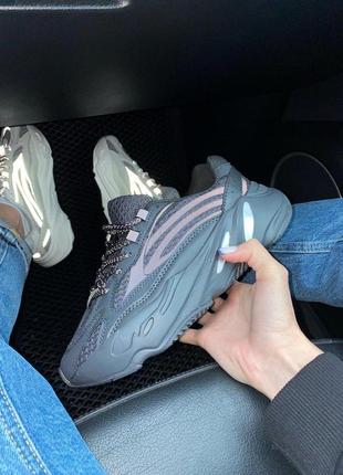 Женские кроссовки 
adidas yeezy 7004 фото