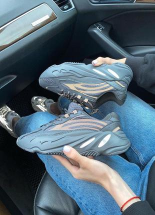 Женские кроссовки 
adidas yeezy 7006 фото