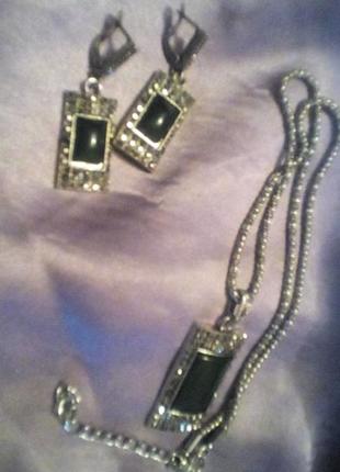 Набор: сережки,кулон,цепочка с темно зеленым камнем под серебро.2 фото