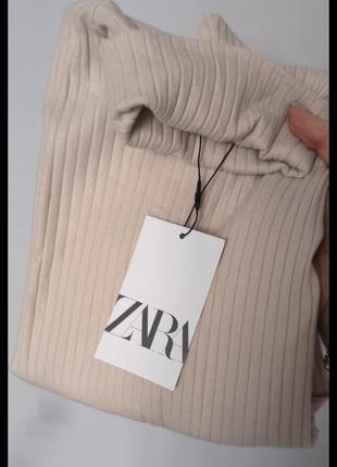 Натуральний ніжний бежевий гольф zara