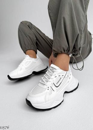 Білі шкіряні текстильні кросівки з сіткою в сітку на високій товстій грубій масивній підошві платформі6 фото
