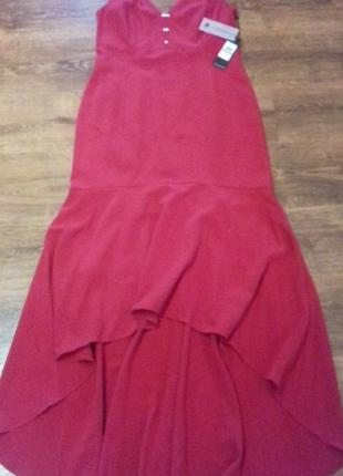 Плаття гарного червоного кольору, з воланом