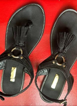 Босоніжки літо жіночі чорні на один палець з китицями штучна замша