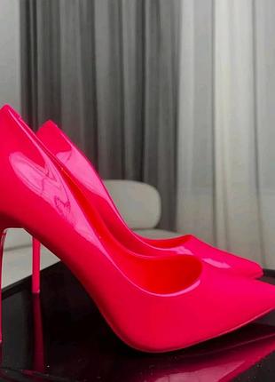 Жіночі туфлі на шпильці