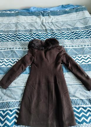 Пальто зимнее с мехом коричневого песца6 фото