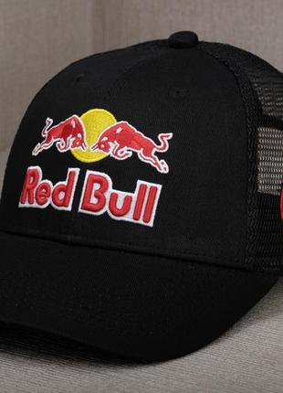 Черная кепка red bull на сетке