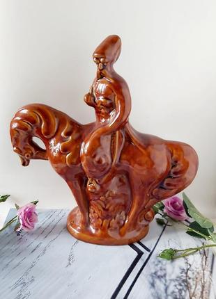Статуетка полив'яна майоліка козак на коні кераміка1 фото