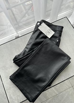 Базовые черные прямые штаны с эко кожи кожаные кожзам зара1 фото
