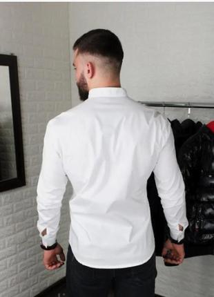 Чоловіча стильна сорочка з довгим рукавом біла, комір-стійка4 фото
