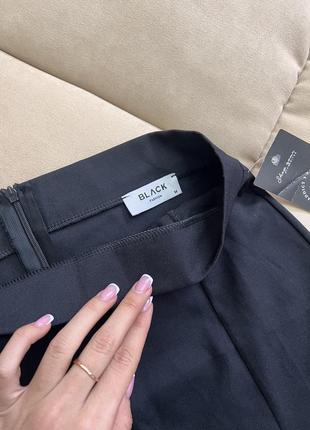 Короткая черная юбка базовая с вырезами размер м 444 фото