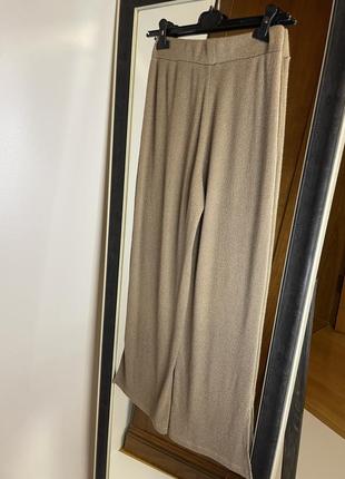 Легкие летние брюки коричневого цвета размер s-m имеют разрезы по бокам3 фото