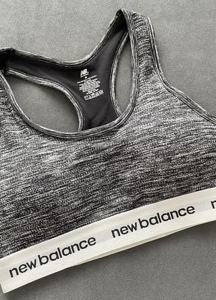 Топ спортивний new balance