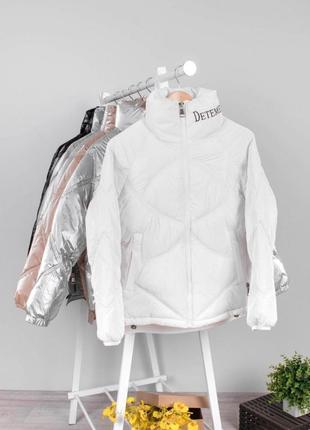 Стильная белая осенняя деми куртка модная дутая оверсайз2 фото