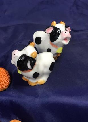 Статуэтка коровка с колокольчиком фарфоровая фигурка н4322 вашему вниманию милая,...