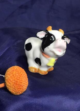 Статуэтка коровка с колокольчиком фарфоровая фигурка н4322 вашему вниманию милая,...