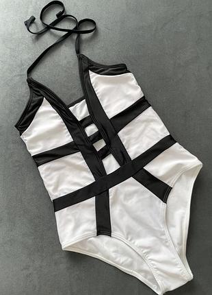 Купальник цільний ефектний