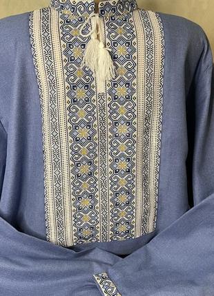 Стильна чоловіча вишиванка ручної роботи на синьому домотканому полотні. ч-18312 фото