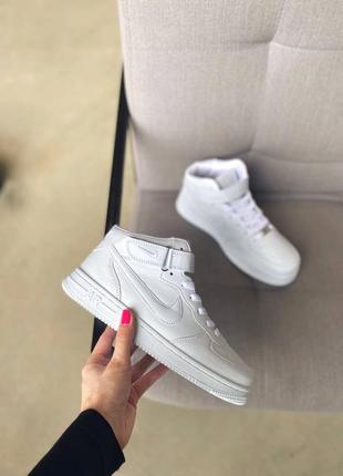 Nike air force high white високі кросівки у базовому білому кольорі.4 фото