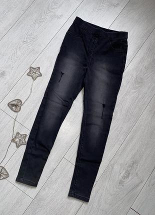 Дитячі джинси на дівчинку