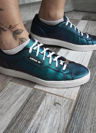 Шкіряні кросівки adidas. оригінал.