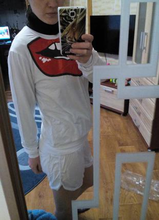 Костюм спортивный свитшот и шорты с принтом губы3 фото