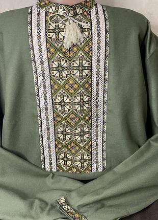 Стильна чоловіча вишиванка на зеленому домотканому полотні. ч-18363 фото