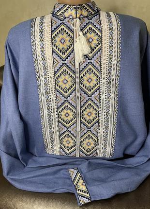Стильна чоловіча вишиванка ручної роботи на синьому домотканому полотні. ч -18386 фото