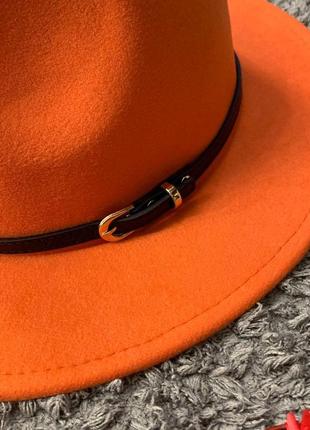 Шляпа федора унисекс с устойчивыми полями vogue оранжевая (с черным ремешком)3 фото