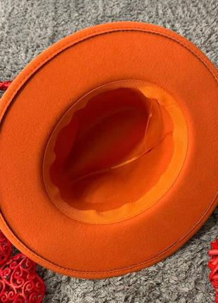 Шляпа федора унисекс с устойчивыми полями vogue оранжевая (с черным ремешком)6 фото
