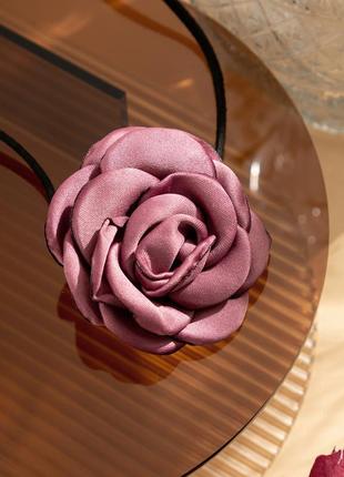 Чокер на шию троянда лілова з атласу на замшовому шнурку4 фото