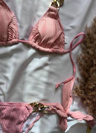 Женский раздельный купальник бикини на завязках фактурный с цепочками textured chain розовый8 фото