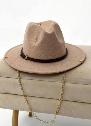 Вовняний капелюх федора з ремінцем, пірсингом, ланцюжком wool sia молочний