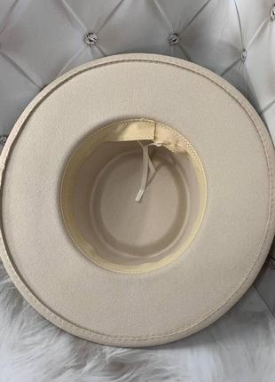 Шляпа канотье унисекс с круглой тульей и широкими полями 8 см молочная9 фото