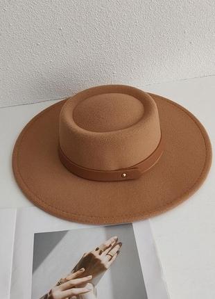 Шляпа гамблер канотье унисекс с широкими полями 9,5 см и ремешком lucky капучино