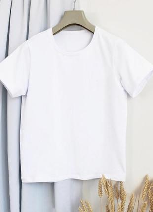 Жіноча біла футболка