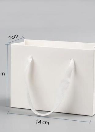 Картонный подарочный пакет 14*11,5*7 см (белый)2 фото