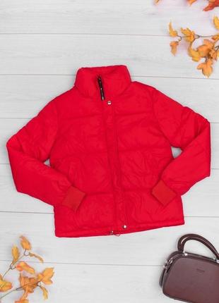 Стильная красная осенняя деми куртка модная дутая1 фото