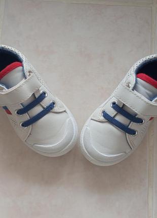 Стильні кросівки кеди бренду topomini з перфорацією uk 4,5 eur 218 фото