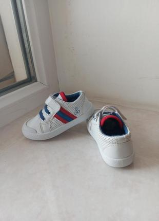 Стильні кросівки кеди бренду topomini з перфорацією uk 4,5 eur 216 фото