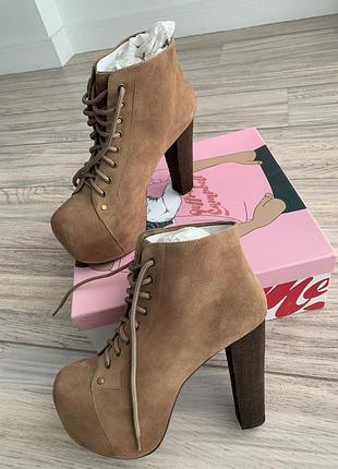 💫брендові замшеві ботильйони на платформі відомого американського бренду jeffrey campbell