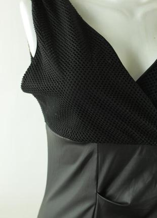Черное коктейльное платье с присборенной юбкой5 фото