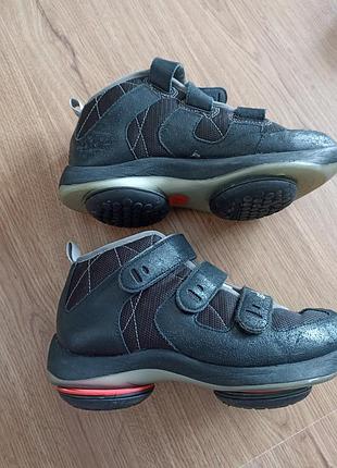 Лікувальні кросівки