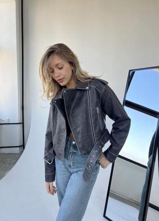 Вкорочена косуха  сіра вінтажна потерта с м л bershka