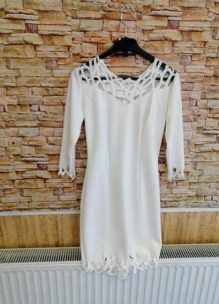 Сукня з перфорацією, потрібна прання