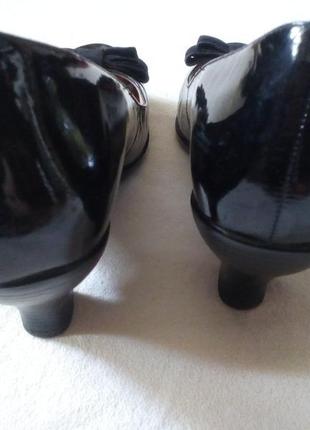 Туфли лаковые классика, на каблуке softspots4 фото
